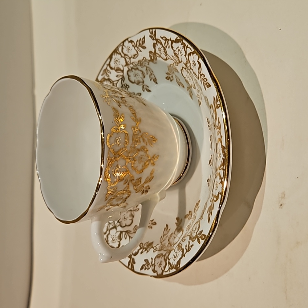 Vintage tea cup and sauce